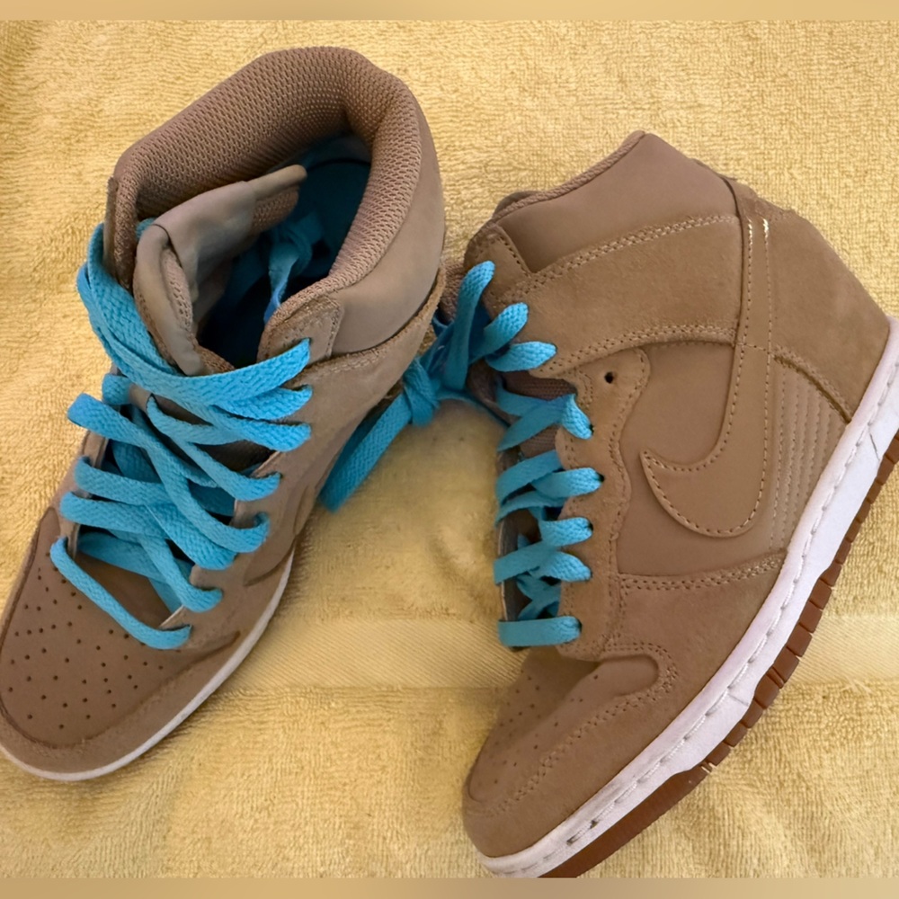 Nike Tan Wedge High-Top Sneakers with Bright Blue Laces